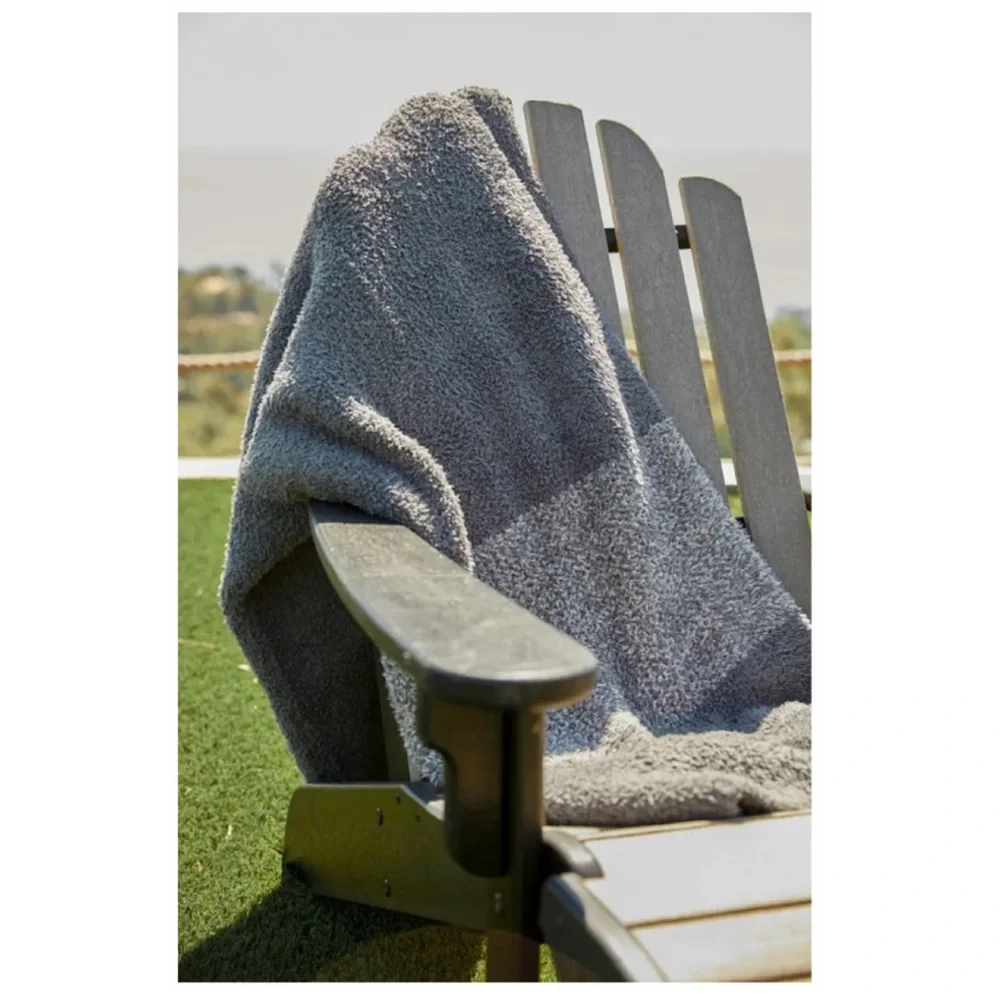 NWT Luxe Heathered Stripe Throw Blanket from BAREFOOT DREAMS